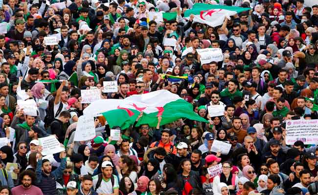 les étudiants marchent à Alger pour le 14e Mardi consécutif contre le régime