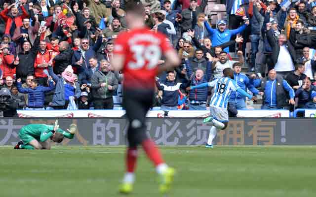 Championnat d'Angleterre de football : match nul entre Manchester United et Huddersfield Town