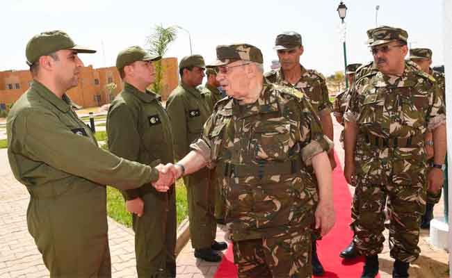 Le général Gaïd Salah en visite de travail et d'inspection à la 3e Région militaire à Bechar