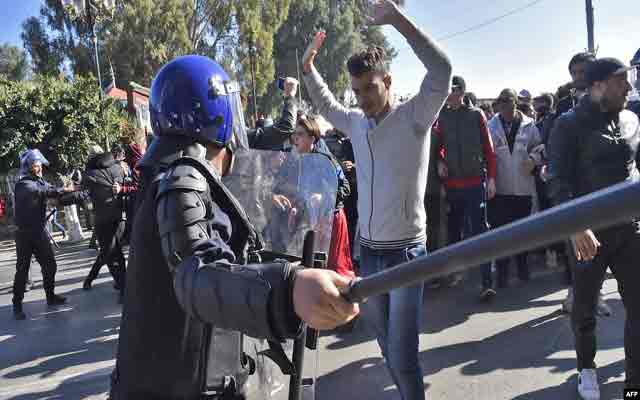 Gaid salah: nous utiliserons la main forte si les manifestations persistent malgré le limogeage de Bedoui