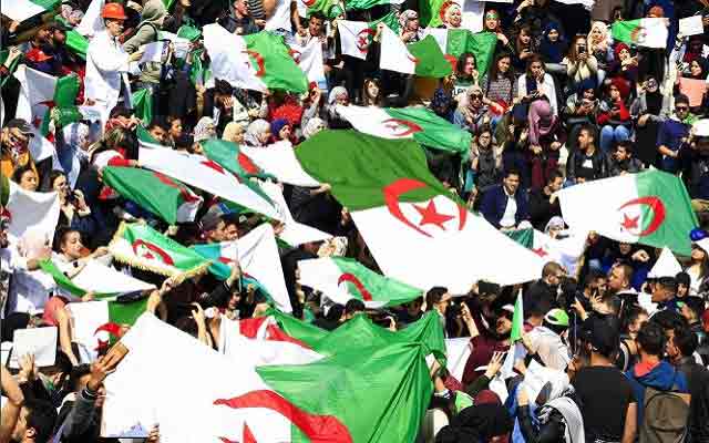 Le peuple algérien: Après les arrestations, donnez-nous le pouvoir de choisir le gouvernement