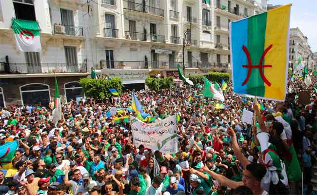 14 manifestants devant la justice à Alger pour port du drapeau Amazigh