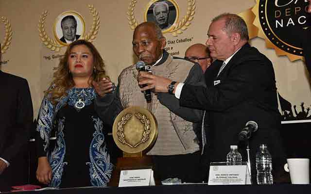 Le légendaire boxeur cubain naturalisé mexicain, José Napoles, est décédé à l’âge de 79 ans