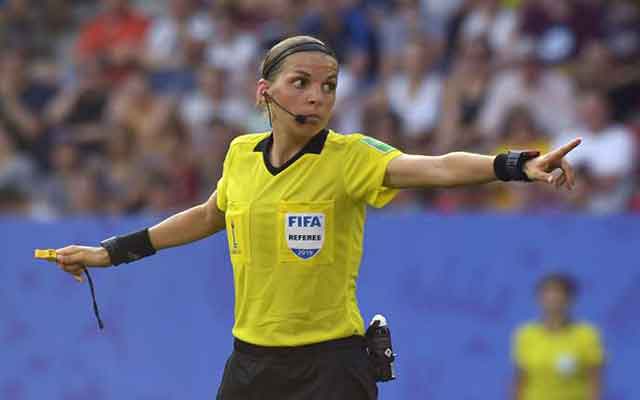 Une équipe d'arbitres féminins dirigera la finale de Supercoupe de l'UEFA