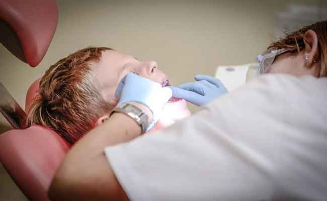 En Inde, des dentistes ont retiré plus de 500 dents de la bouche d’un enfant de 7 ans