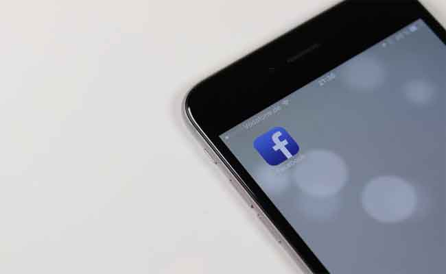 Facebook va prochainement déployer un mode sombre pour son application