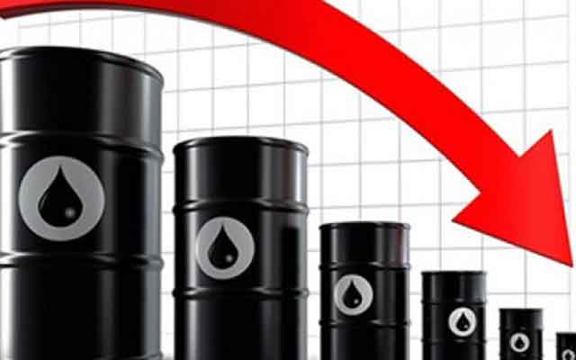 Les prix du pétrole en chute libre