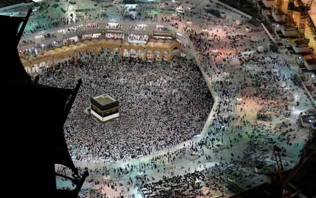 Plus de deux millions de musulmans effectuent le pèlerinage à la Mecque