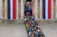 Hommage populaire à l'ancien président français Jacques Chirac