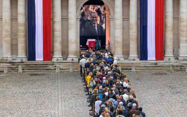 Hommage populaire à l'ancien président français Jacques Chirac