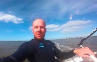 Quand un kite-surfeur se fait photobomber par un météore