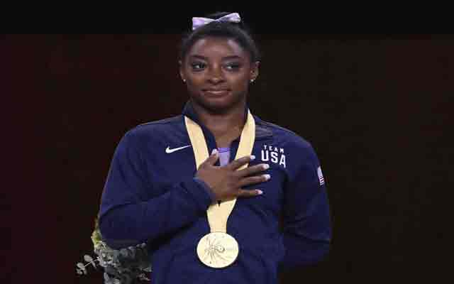 Biles réalise un record de médailles à un championnat du monde de gymnastique