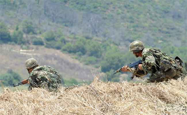 L’armée détruit cinq abris pour terroristes à Batna et Skikda