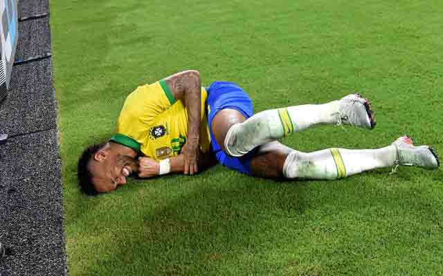 Une nouvelle blessure de Neymar soulève les craintes du PSG