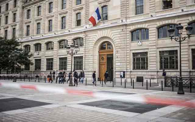 Quatre policiers tués dans un attentat au couteau au siège de la police de Paris