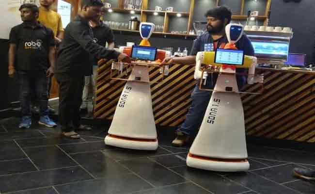 Inde : Un restaurant utilise des robots pour prendre les commandes et servir les clients