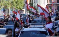 Les manifestants libanais célèbrent le Jour de l'indépendance avec un défilé civil