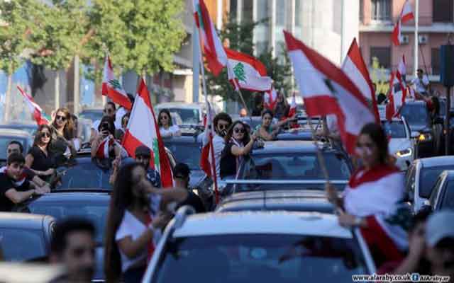 Les manifestants libanais célèbrent le Jour de l'indépendance avec un défilé civil