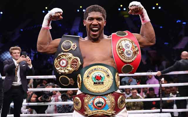 Anthony Joshua bat Ruiz et redevient champion du monde des poids lourds