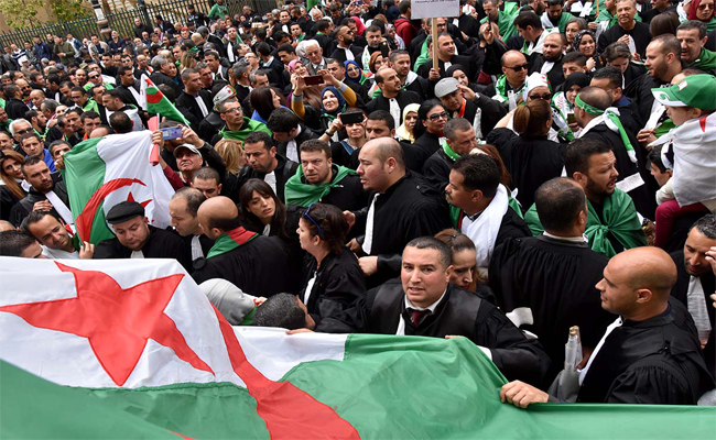 Manifestation pacifique des avocats à Bejaïa