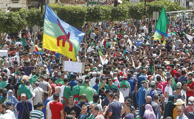 A Alger, de la prison ferme pour port de drapeau berbère