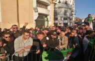 Les algériens rendent leur dernier hommage au défunt Ahmed Gaid Salah