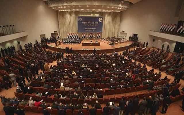 Le parlement irakien approuve une nouvelle loi électorale alors que l'impasse persiste