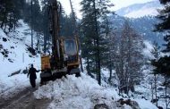 Pakistan: une fille enterrée par une avalanche retrouvée vivante après 18 heures