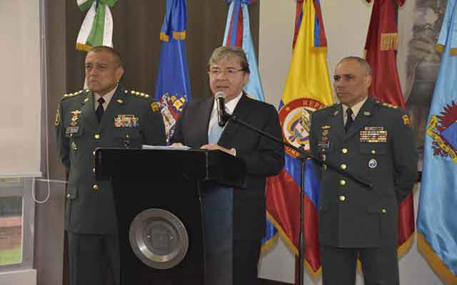 Les dessous de l’enquête sur l'ancien chef de l'armée de Colombie par le Bureau du Procureur