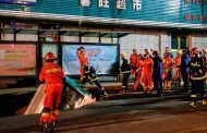 Un gouffre s'ouvre et avale un bus rempli de passagers en chine : 6 morts et 16 blessés