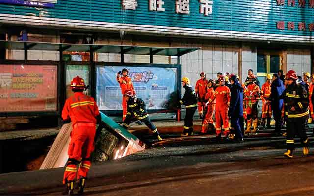 Un gouffre s'ouvre et avale un bus rempli de passagers en chine : 6 morts et 16 blessés