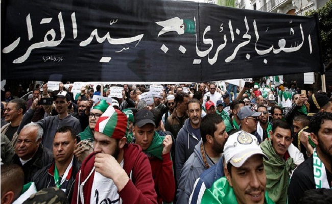 Comment le système des généraux corrompus veut t-il enterrer les manifestations en Algérie?