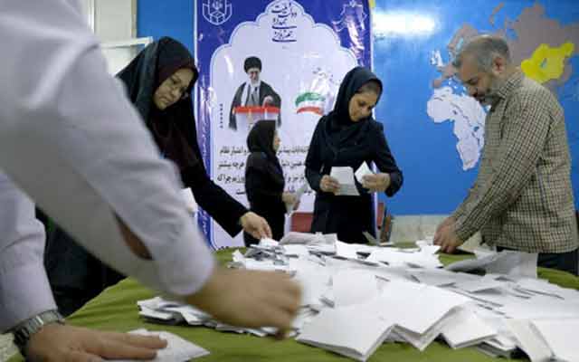 Iran : Khamenei demande une forte participation aux élections parlementaires