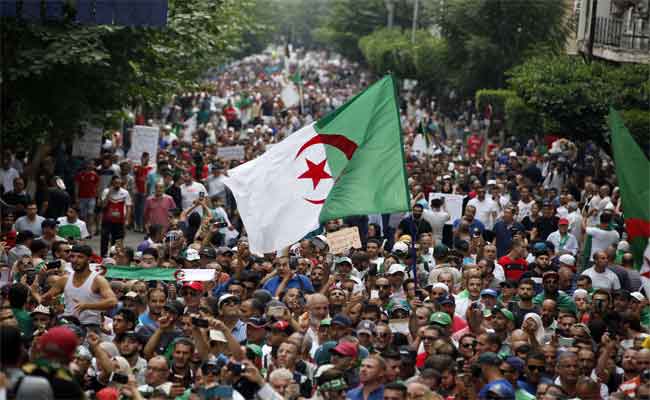 Cour de Tlemcen : deux mois de prison avec sursis pour 13 manifestants du hirak