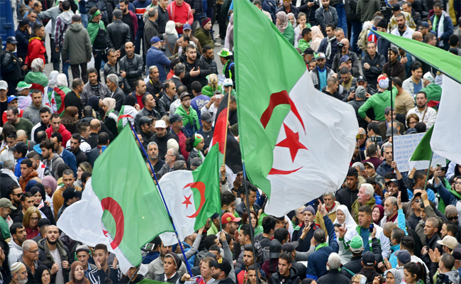Le hirak souffle sa première bougie: les algériens célèbrent la gloire de la révolution pacifique