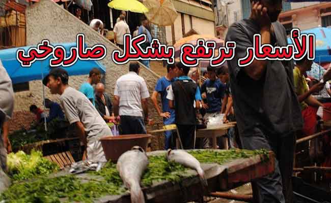 Après la propagation du Coronavirus en Algérie, les citoyens se ruent dans les marchés