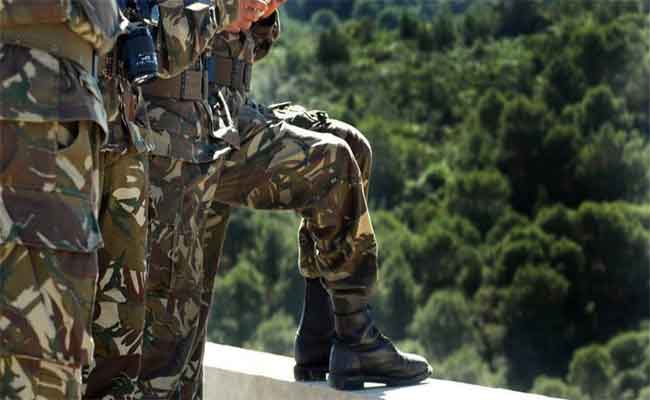Un pistolet mitrailleur et trois bombes artisanale découvert par l’armée à Boumerdes et Djelfa