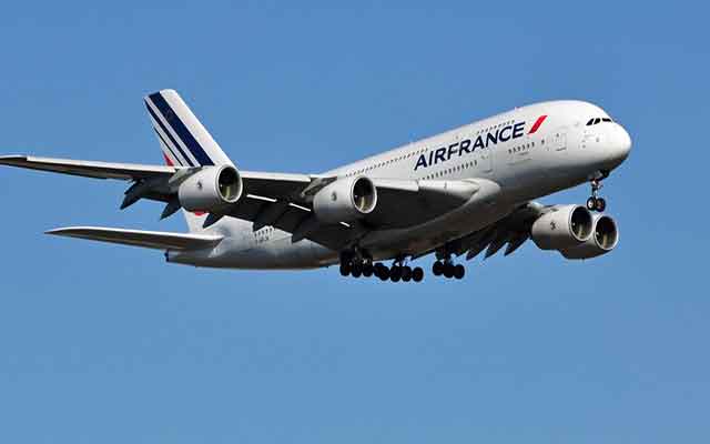Reprise naissante du trafic aérien en Europe et l'UE approuve des milliards d'aide gouvernementale pour Air France