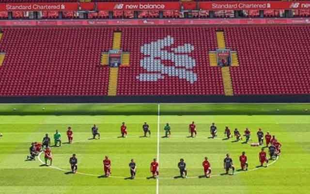 Les joueurs de Liverpool au Anfield se prononcent contre le racisme