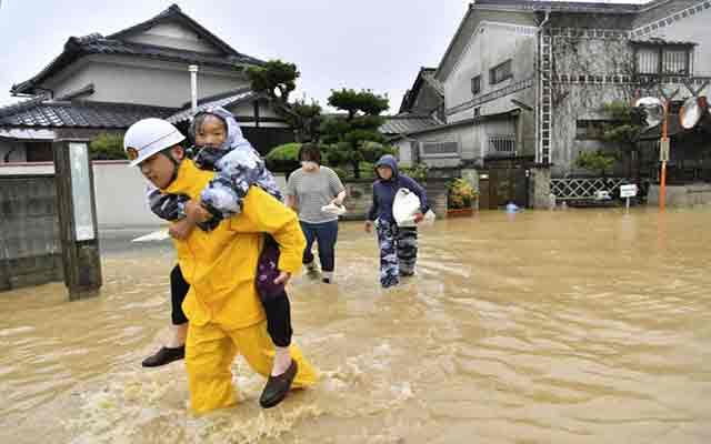 Le Japon intensifie ses opérations de sauvetage après des inondations et des glissements de terrain