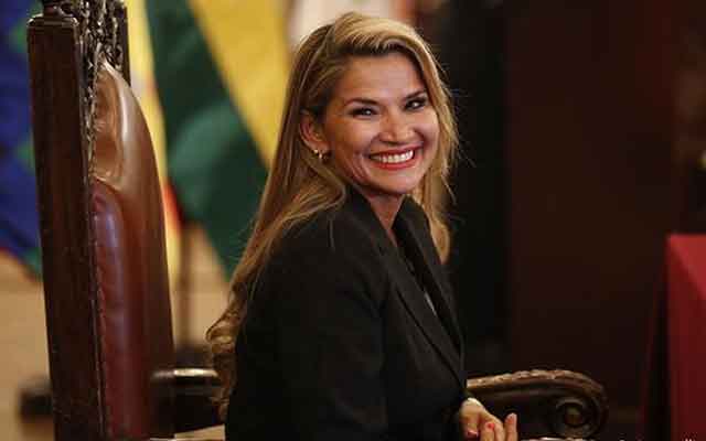 La présidente par intérim de la Bolivie, Jeanine Anez, est testée positive pour COVID-19