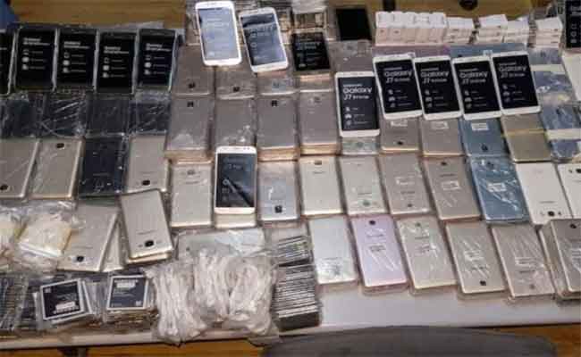 241 téléphones portables saisis à Béchar, et cinq personnes arrêtées dans plusieurs wilayas