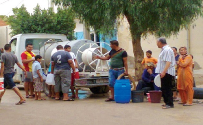 Un SMS met en garde les Algériens contre l'utilisation de l'eau potable des camions-citernes...