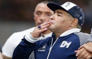 La nouvelle de la mort de Diego Armando Maradona choque le monde du football