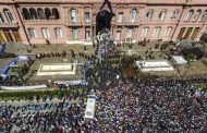 Chaos à la Casa Rosada, le cercueil de Maradona déplacé et sa famille évacuée