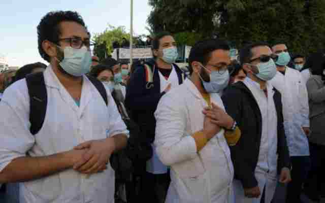 Tunisie : Des médecins protestent contre les conditions de travail après la mort d’un chirurgien à l’hôpital