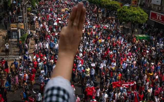 Coup d'État au Myanmar: coupure d'Internet alors que les foules protestent contre les militaires