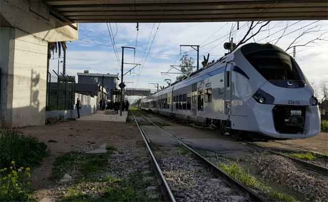 Un homme âgé mortellement heurté par un train à Blida