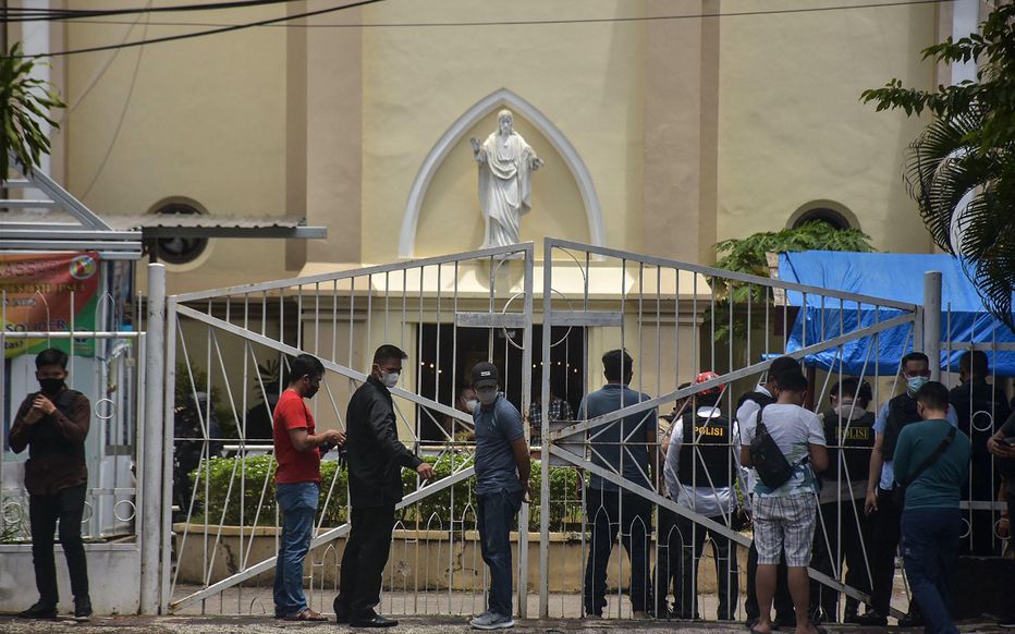 Indonésie: attentat suicide devant une église catholique, au moins 10 blessés
