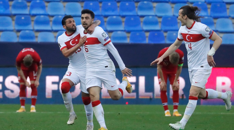 La Turquie a remporté une confortable victoire 3-0 contre la Norvège après une nouvelle manifestation au Qatar